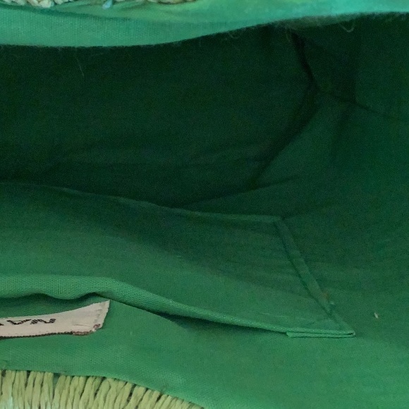 Adorable Straw Purse 💚💚💚 - Picture 3 of 5